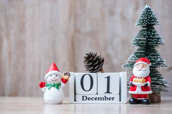 クリスマスの装飾、雪だるま、サンタのclと1 12月のカレンダー — ストック写真