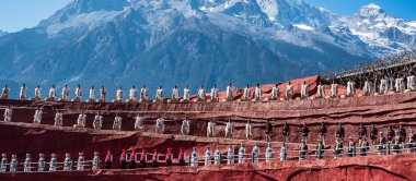 Lijiang (Çin açık hava tiyatrosu) Yeşim Drago 'ya karşı