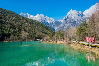 Mavi Ay Vadisi 'nin güzeli, senin için bir dönüm noktası ve popüler bir yer.