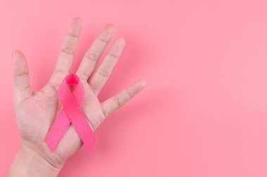 Göğüs Kanseri Farkındalığı Ayı, Pembe Kurdele Yaşayan İnsanları Destekliyor