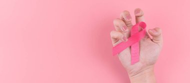 Göğüs Kanseri Farkındalığı Ayı, Pembe Kurdele Yaşayan İnsanları Destekliyor