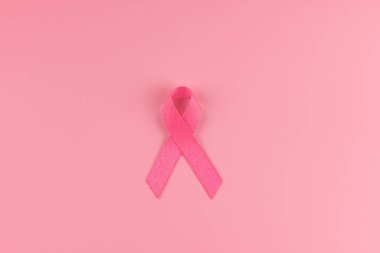 Göğüs Kanseri Farkındalığı Ayı, Pembe Kurdele Yaşayan İnsanları Destekliyor