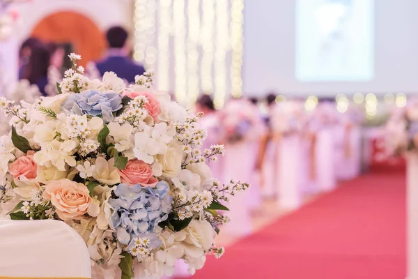 Bellissimi Fiori Sfocato Cerimonia Nozze Evento Indoor Sfondo — Foto Stock