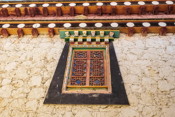 Songzanlin Tapınağı ya da Ganden Sumtseling Manastırı, Çin 'in Zhongdian şehrinde bulunan bir Tibet Budist manastırı.