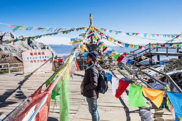 Jonge Vrouw Reiziger Reizen Shika Snow Mountain Blue Moon Valley — Stockfoto