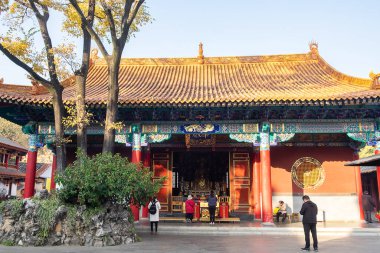 Kunming 'in en ünlü Budist tapınağı Yuantong Tapınağı manzarası. Şehir simgesi ve turistlerin ilgi odağı. Kunming, Yunnan, Çin, 10 Aralık 2019