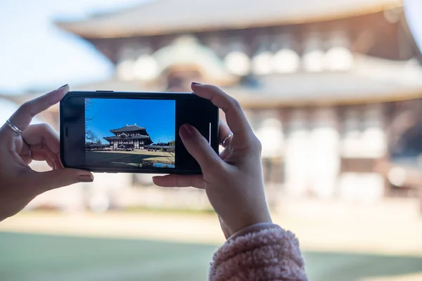 Femme Prenant Une Photo Par Smartphone Temple Todaiji Visite Voyageur — Photo