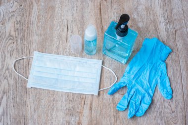 El yıkama jeli, cerrahi maske ve tıbbi eldiven, Coronavirüs veya Corona Virüs Hastalığını önlemek. Dezenfektan, antiseptik, kişisel hijyen, yeni normal ve sağlık konsepti