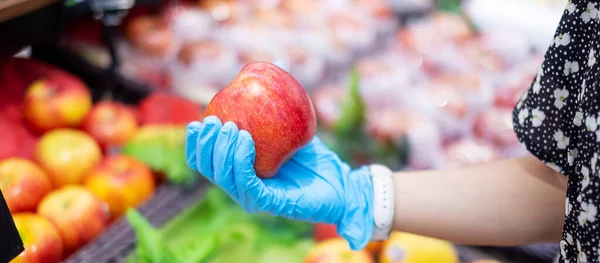 Woman Wearing Nitrile Gloves Holding Red Apple Fruit Supermarket Grocery — Stock Photo, Image