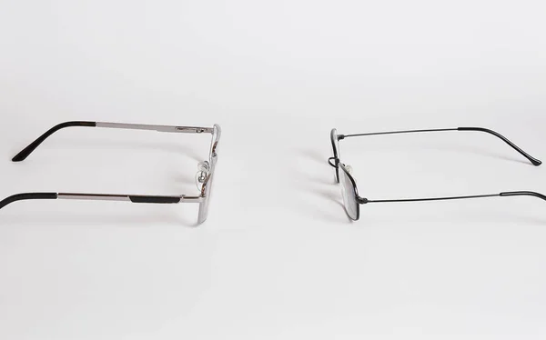 Deux Paires Lunettes Ressemblent Des Gens Sont Autre Veulent Dire — Photo