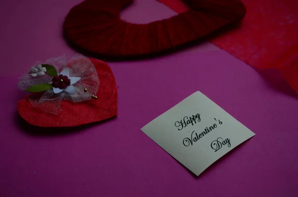 Gelukkige Valentijnsdag kaart met teken en peper harten — Stockfoto