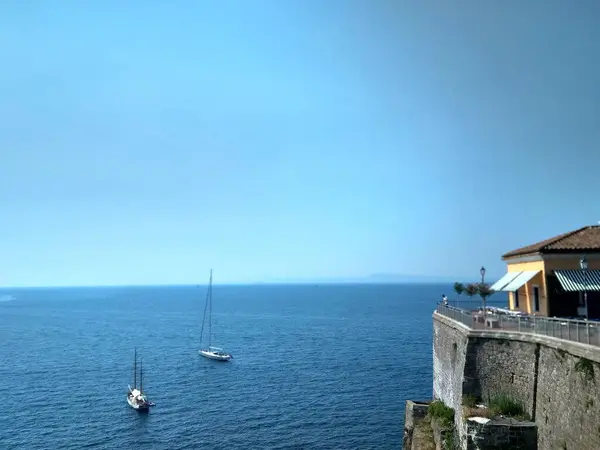 イタリアのソレント ソレントの街の日当たりの良い風景 — ストック写真