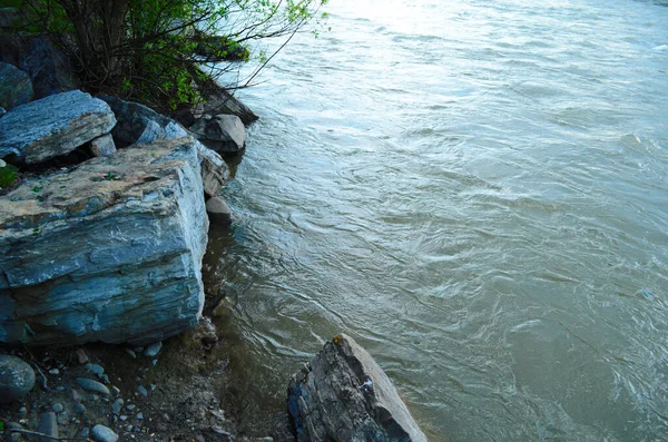 Río Montaña Entre Acantilados Aguas Cristalinas Azules Del Río —  Fotos de Stock