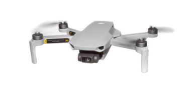Lutsk, Ukrayna - 28-12-2019: Dji Mavic Mini Quadcopter havada uçuyor. Yakın çekim hareketi..