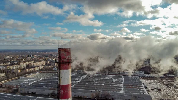 Letecký Pohled Průmyslové Topení Stanice Kouření Potrubí Zimě Při Západu — Stock fotografie
