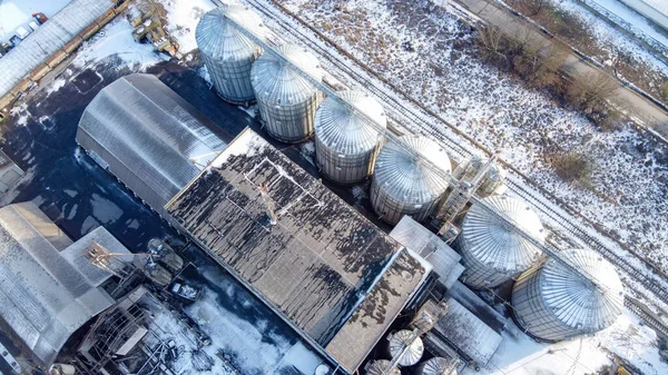 Paisaje Industrial Con Cisternas Plantas Refinería Aceite Cocina Cubiertas Nieve —  Fotos de Stock