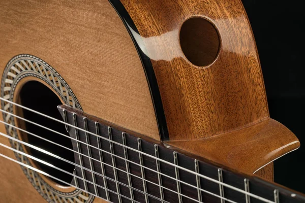 Dettaglio di una bella chitarra acustica — Foto Stock