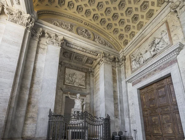 Basilica di San Giovanni in Laterano (St. John Lateran basilica)