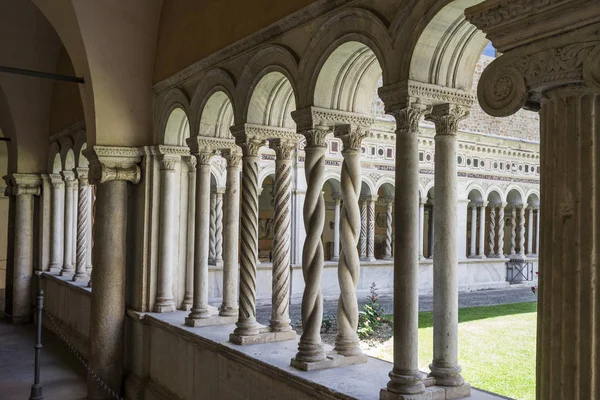 Basilique de San Giovanni in Laterano (Basilique Saint-Jean du Latran) ) — Photo