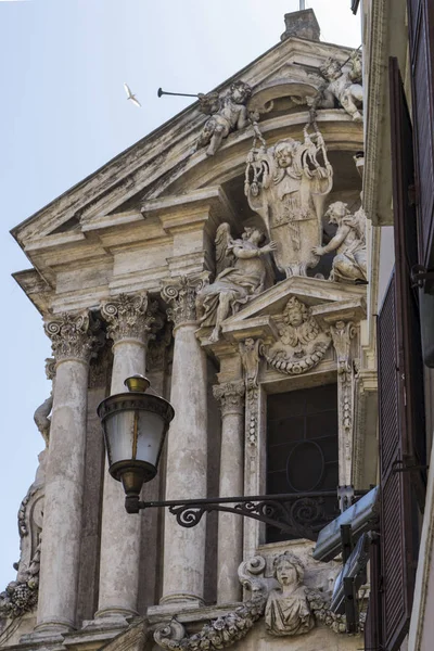 Закрити vew фонтану Треві (Fontana di Trevi) в Римі, Італія. J — стокове фото