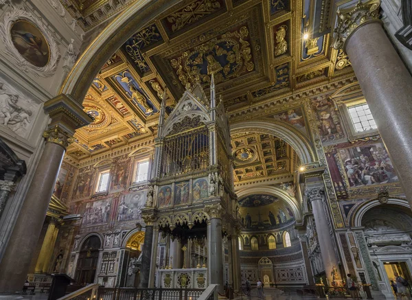 Interior view of Archbasilica of St John Lateran in Rome. It is — Stock Photo, Image