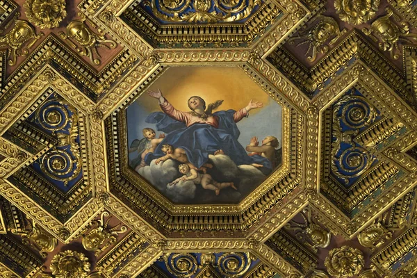 Iç mekanlar ve Basilica Santa Ma mimari detaylar — Stok fotoğraf