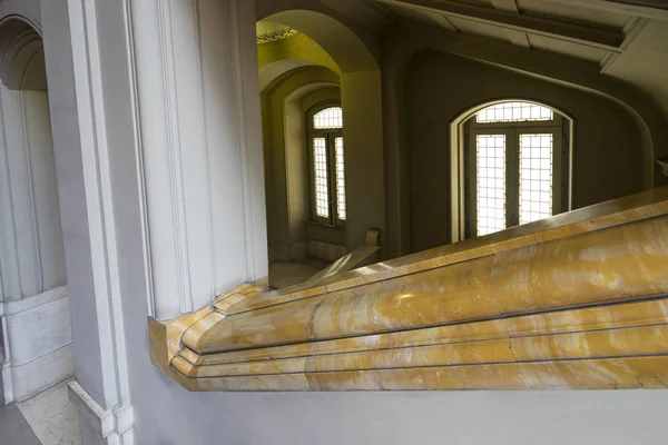 Detail van de trappen van interieur in Marine ministerie in Rome. Italië, — Stockfoto