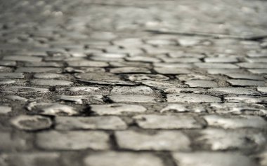 Eski Roma taş döşeme şehir merkezinde, Roma, İtalya. 20 Haziran