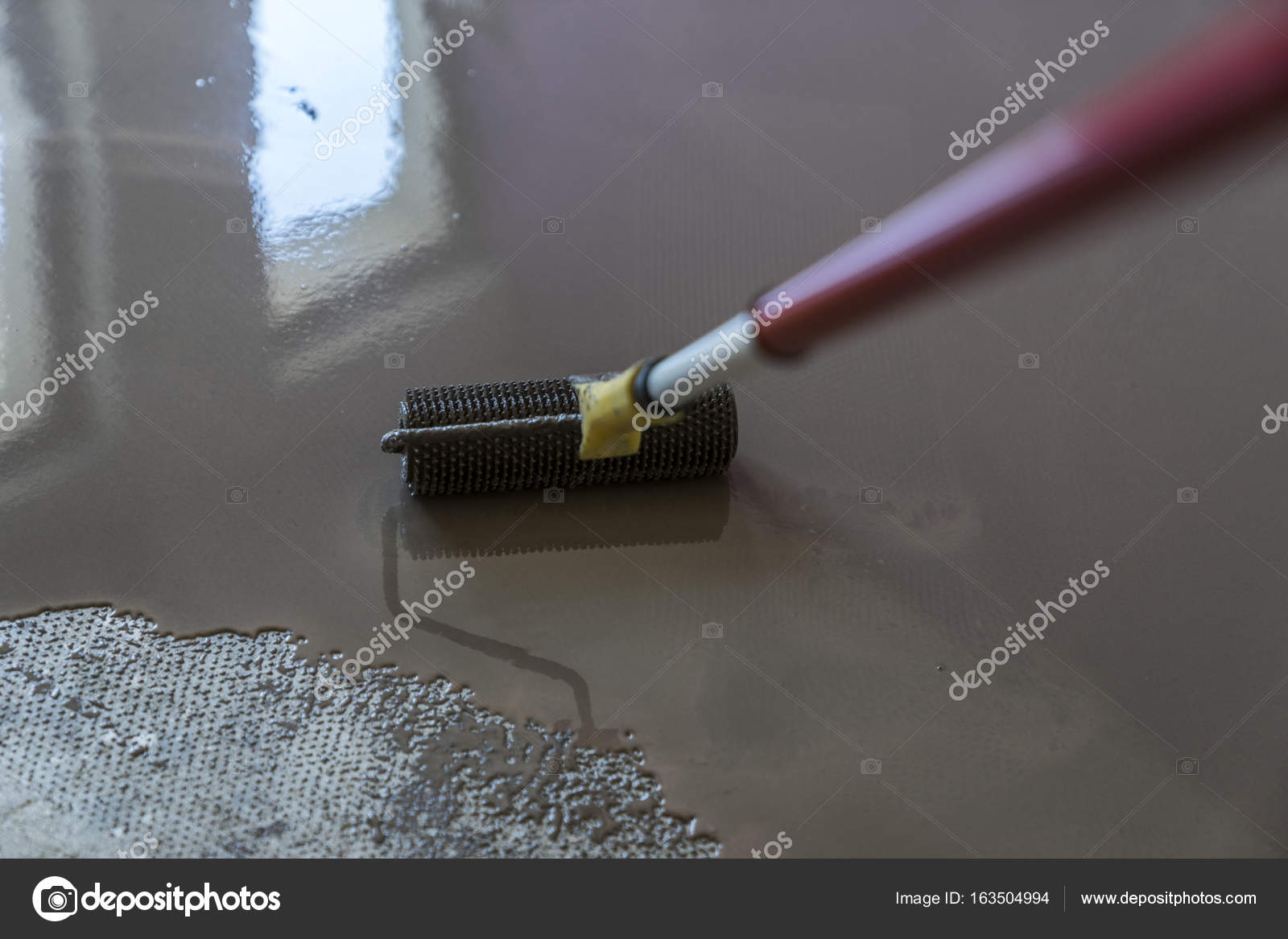 Superficie lisa del espejo del piso. Piso con lev del uno mismo — Foto