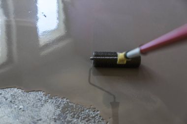 Öz ile çimento harçlı tesviye branda. Silindir applicat