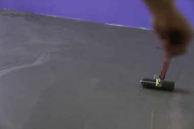 İçişleri ev yapım aşamasında. Silindir uygulama. Ayna