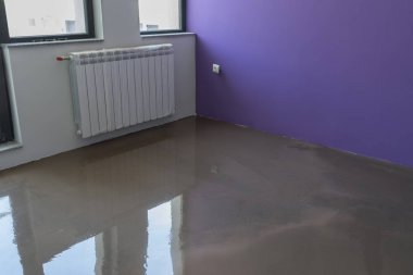 İç daire yapım aşamasında. Branda ile se