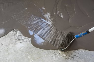 İç daire yapım aşamasında. Seviyelendirmeden kendi kendine yayılan