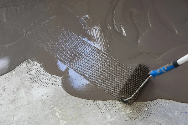 İç daire yapım aşamasında. Seviyelendirmeden kendi kendine yayılan