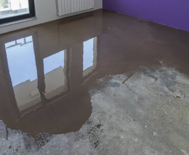 Öz ile çimento harçlı tesviye branda. Ayna pürüzsüz s