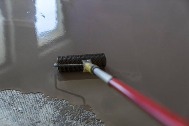 Öz ile sıva tesviye branda. Silindir uygulama. M