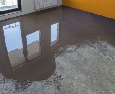 Öz ile çimento harçlı tesviye branda. Ayna pürüzsüz s
