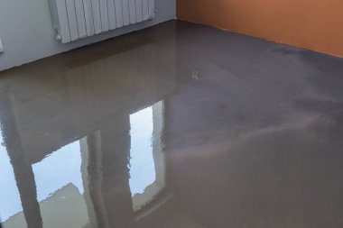 İç daire yapım aşamasında. Branda ile se