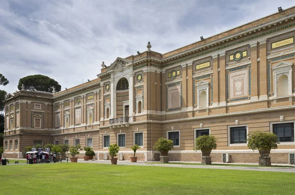 Visa från världen berömda turistisk plats Vatican Museum. Kristna — Stockfoto