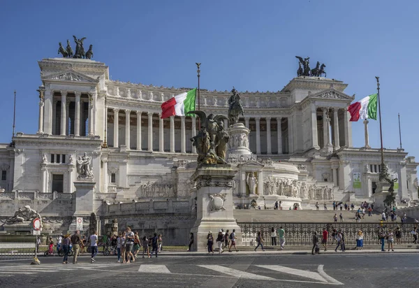 National Monument to Victor Emmanuel II built in honor of Victor — Stock Photo, Image