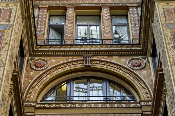 Cour décorée et peinte de la Galleria Sciarra — Photo