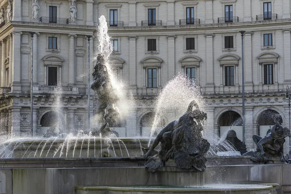 Detail kašny Naiads na náměstí Piazza della Repubblica — Stock fotografie