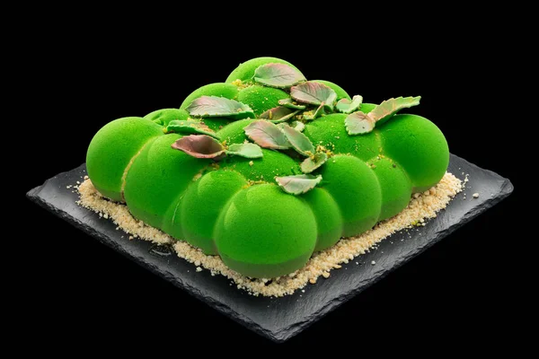 Deliciosa sobremesa decorada com folhas verdes de açúcar — Fotografia de Stock