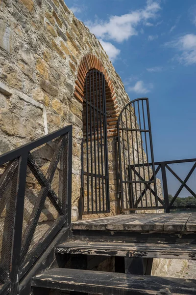 A part of fortress tower from military castle Dimum, Bulgaria — Stock Photo, Image
