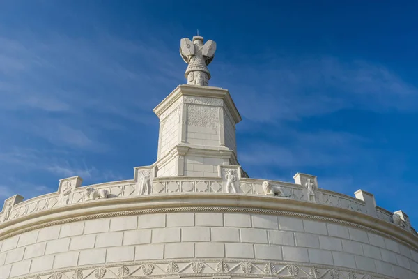 Lettrage Sur Sommet Monument Tropeeum Traiani Construit Pour Commémorer Victoire — Photo