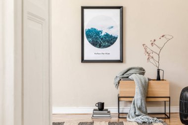 Modern apartmanın içinde ilginç bir çerçeve.