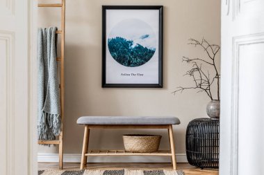 Modern apartmanın içinde ilginç bir çerçeve.