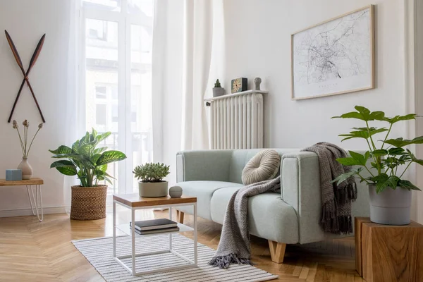 Modern Inredning Med Soffa Och Moderna Accessoarer Snyggt Vardagsrum Och — Stockfoto