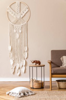 Şık koltuklu dairenin modern tasarımı.