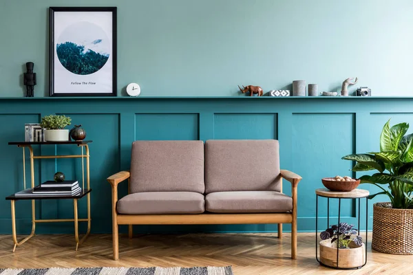 Modern Green Colored Design Interior Comfortable Stylish Sofa — Stock Photo, Image